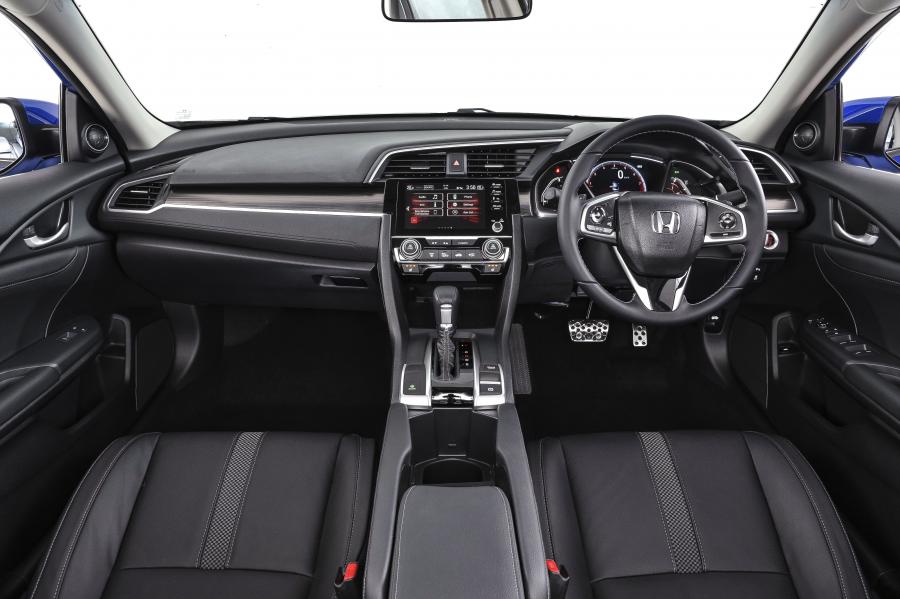 Торпедо Honda Civic Sport Sedan (FC1) 2019 года  (ZA) (фото 6 из 23)